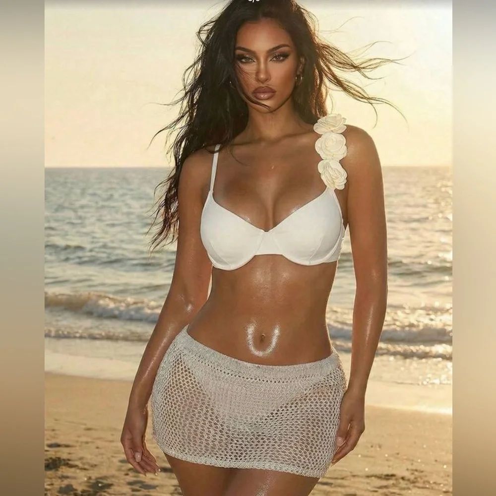 NEW! Jrs XL Classic UW Ivory Bikini Top with Floral Camellia Accent Strap